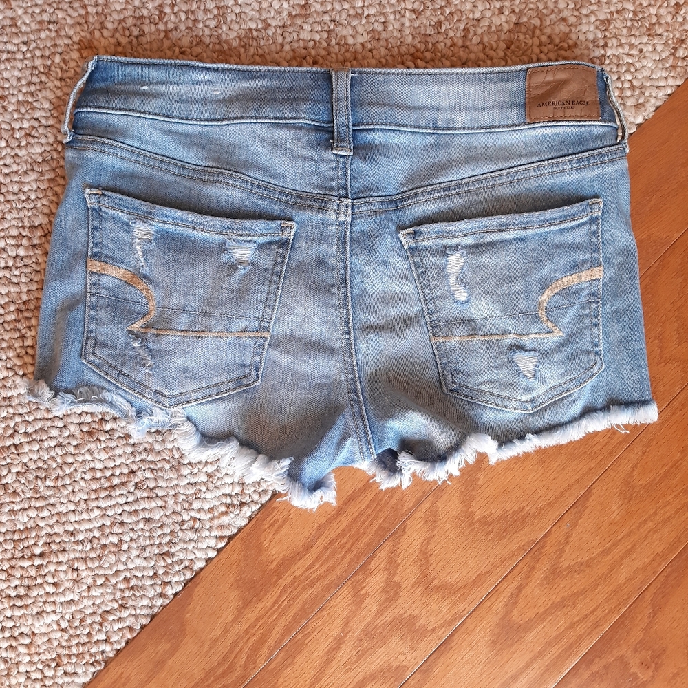 American Eagle Distressed Shortie Shorts size 4 - Picture 10 of 16